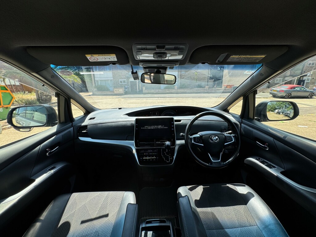 Toyota Estima   #38