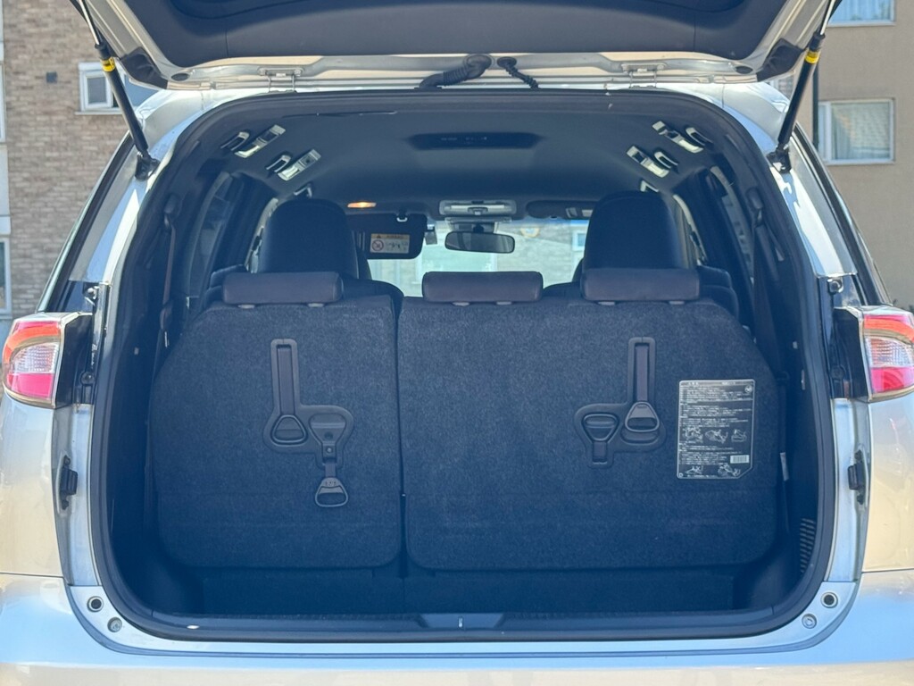 Toyota Estima   #35