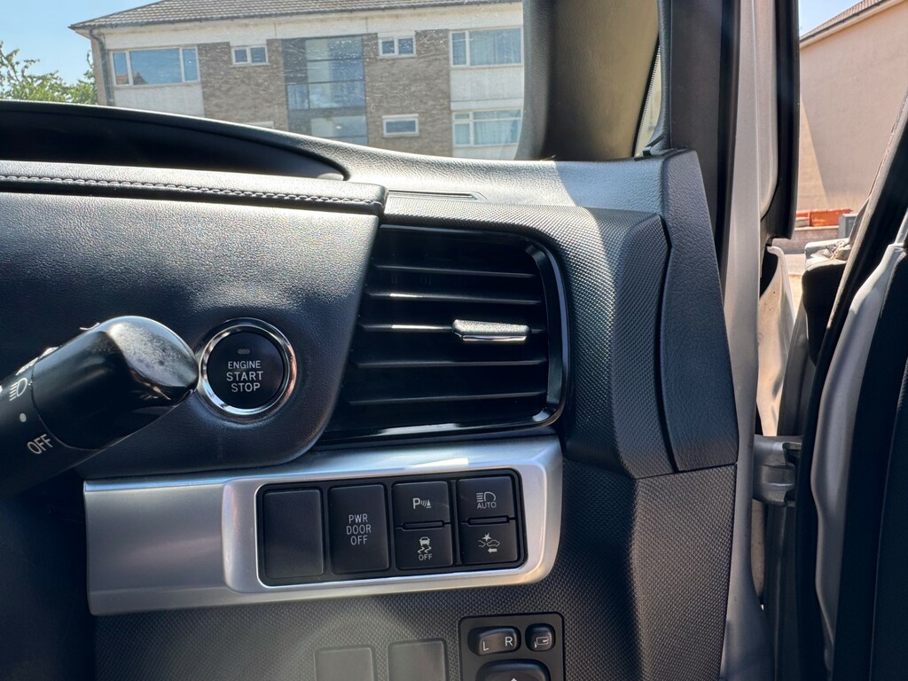 Toyota Estima   #56