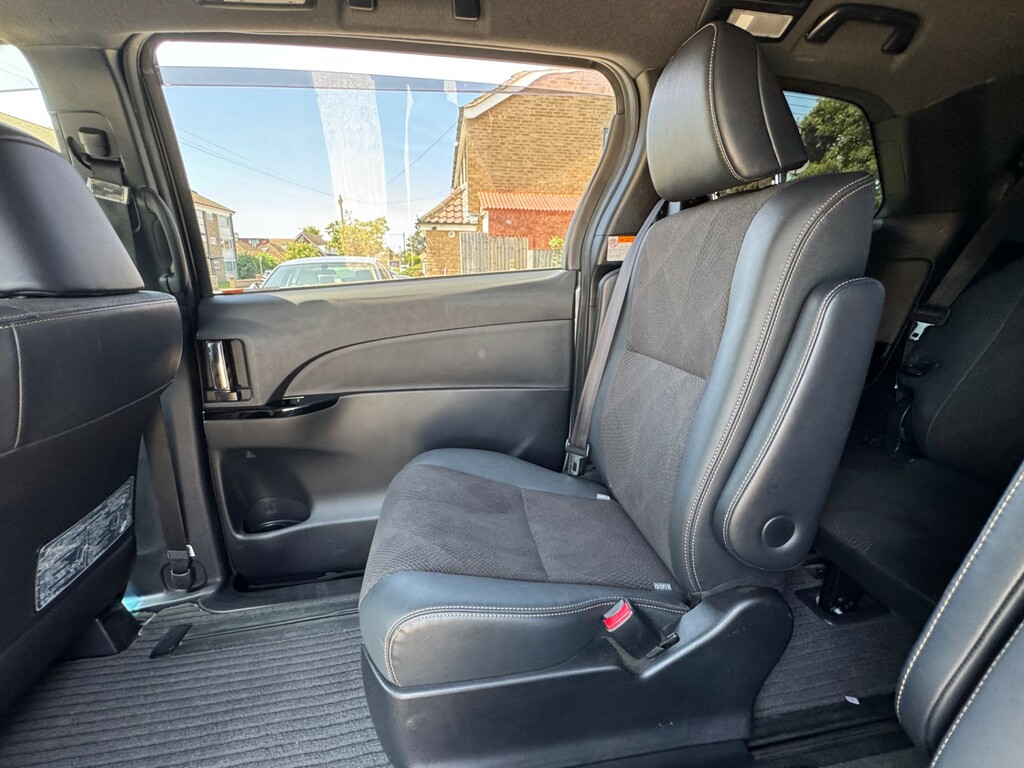 Toyota Estima   #21
