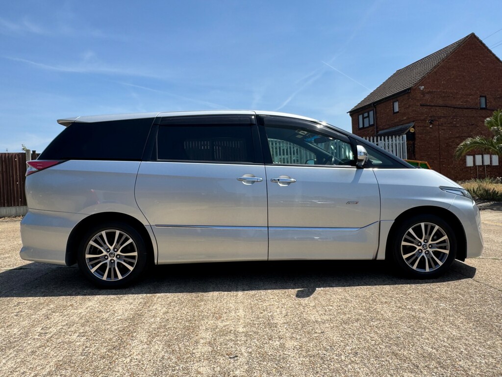Toyota Estima   #7