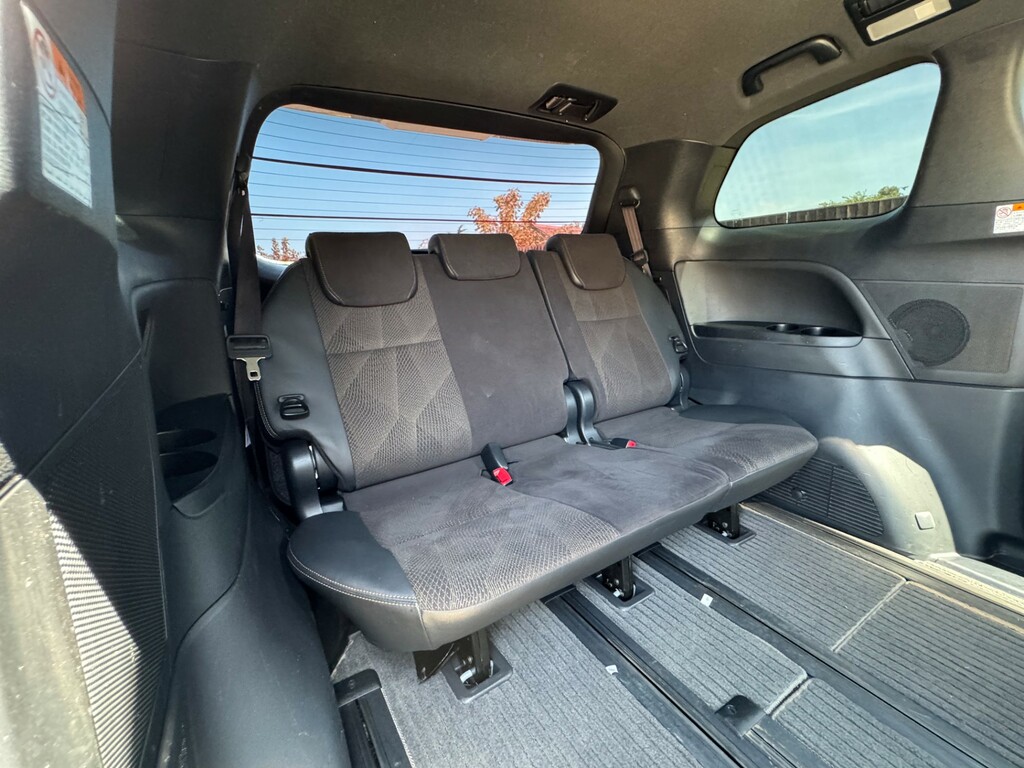 Toyota Estima   #28