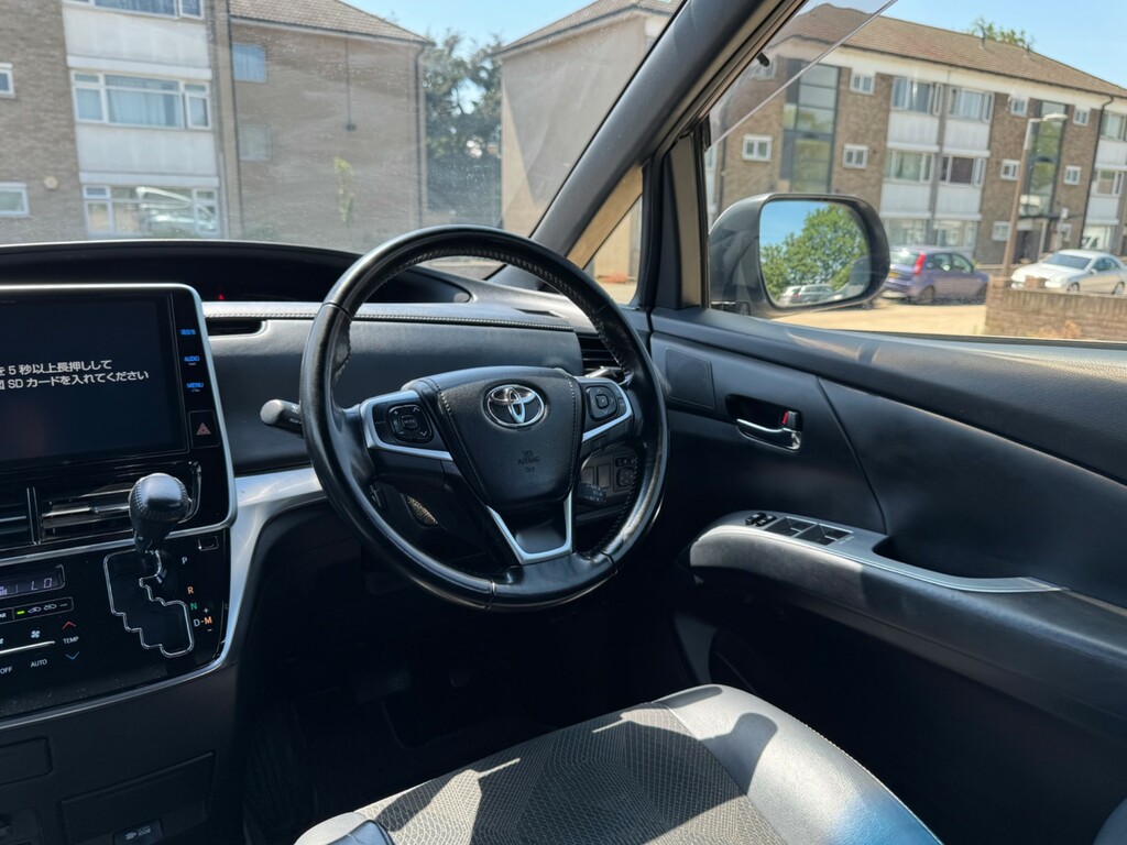 Toyota Estima   #40