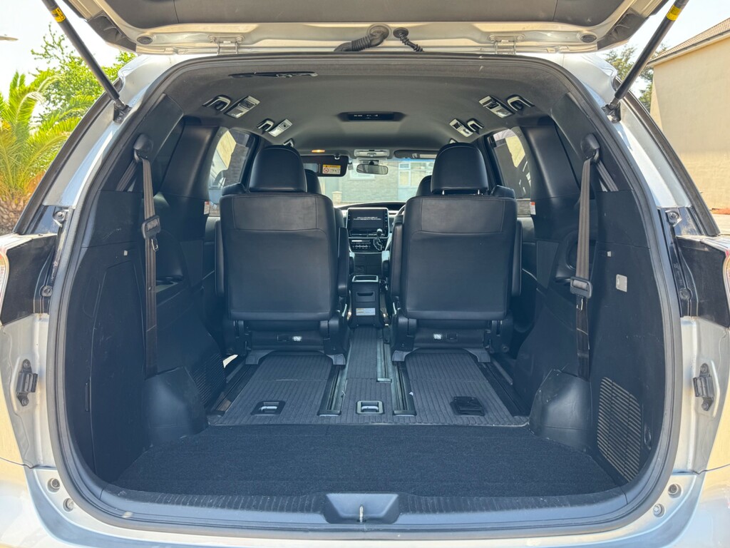 Toyota Estima   #34