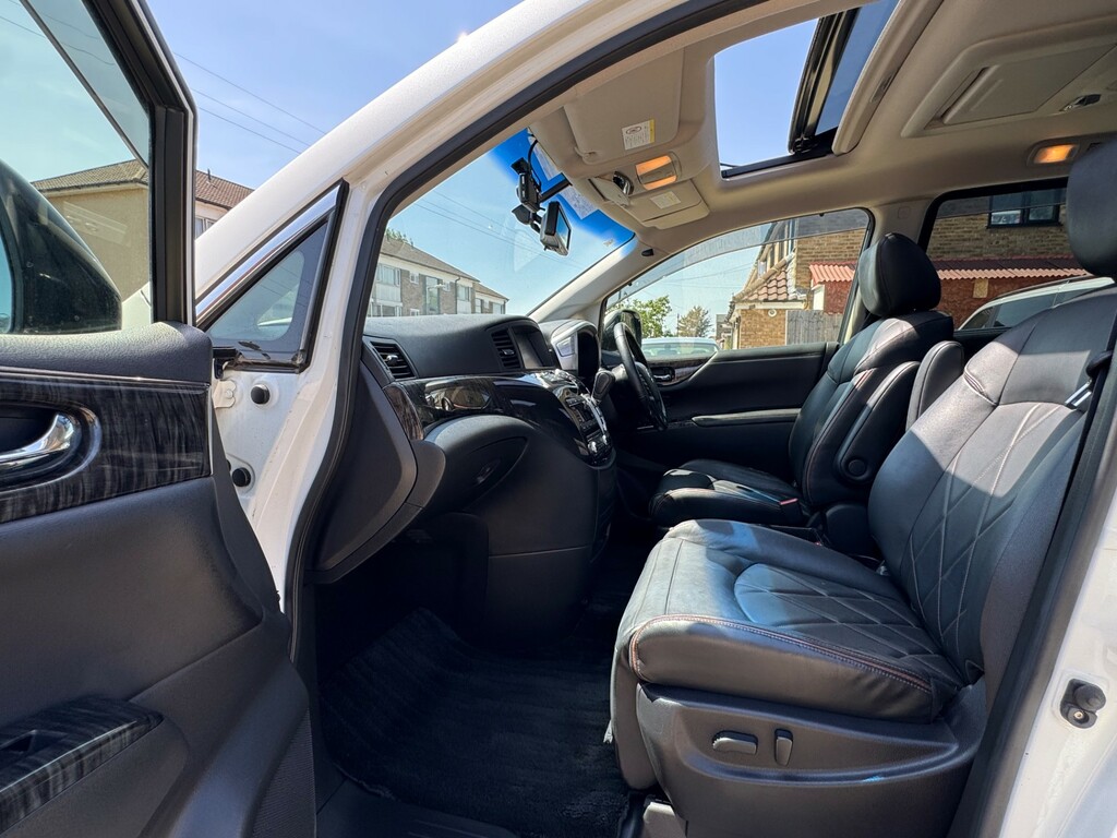 Nissan Elgrand 3.5 White #20