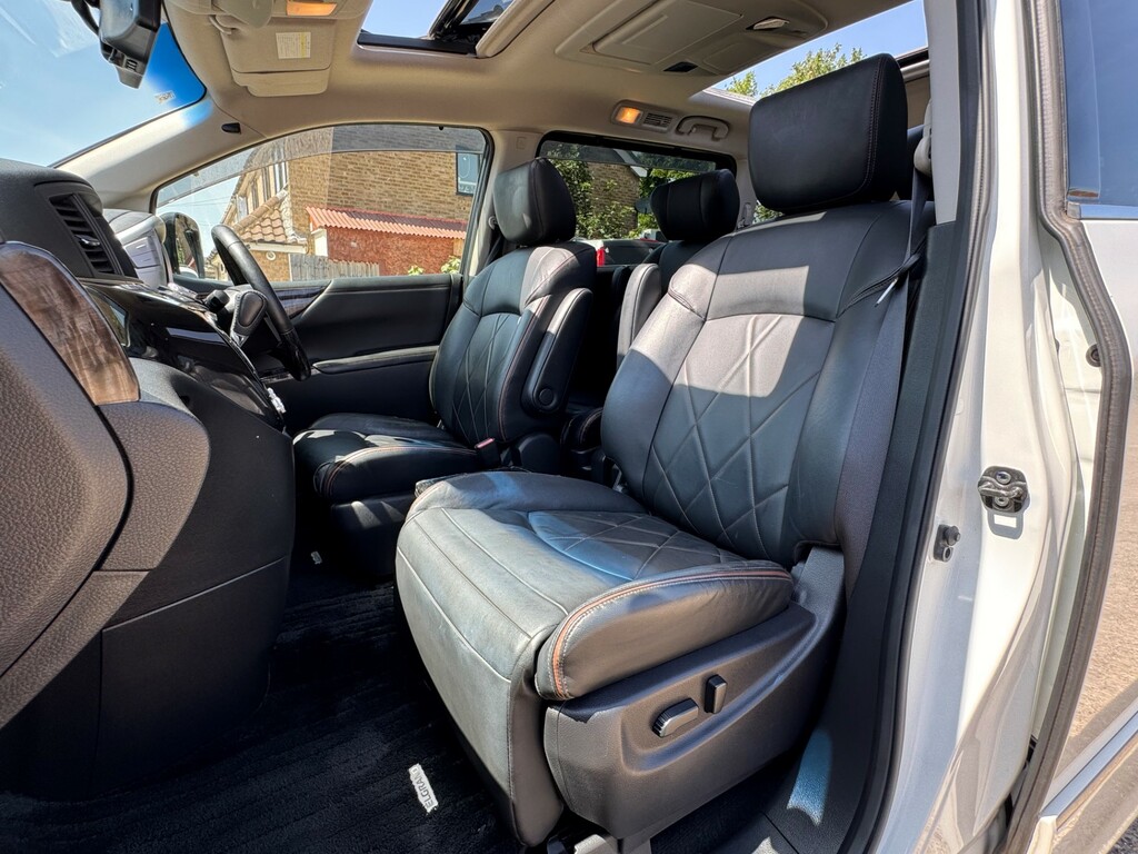 Nissan Elgrand 3.5 White #19