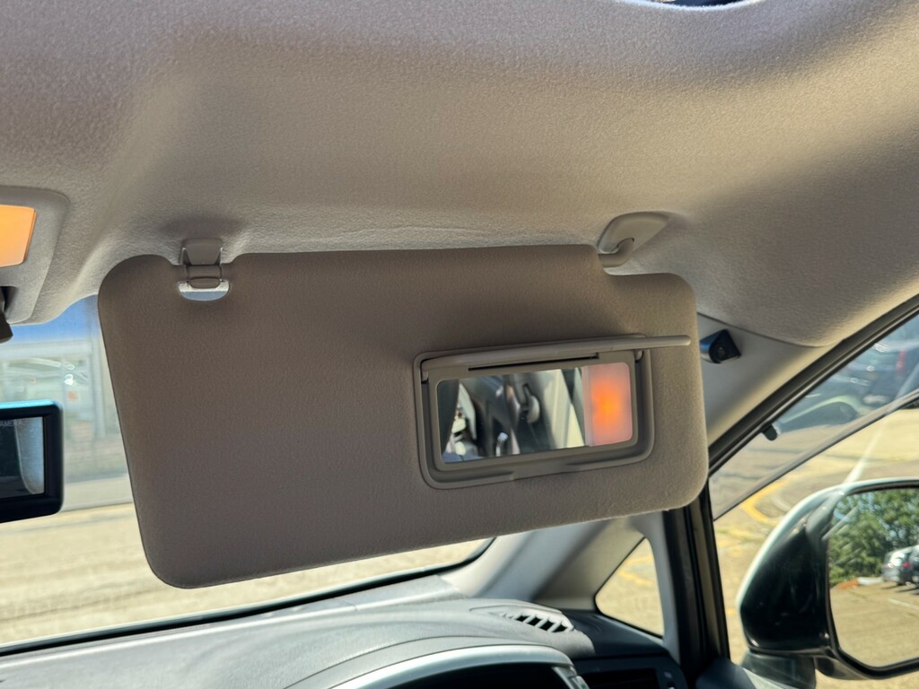 Nissan Elgrand 3.5 White #63