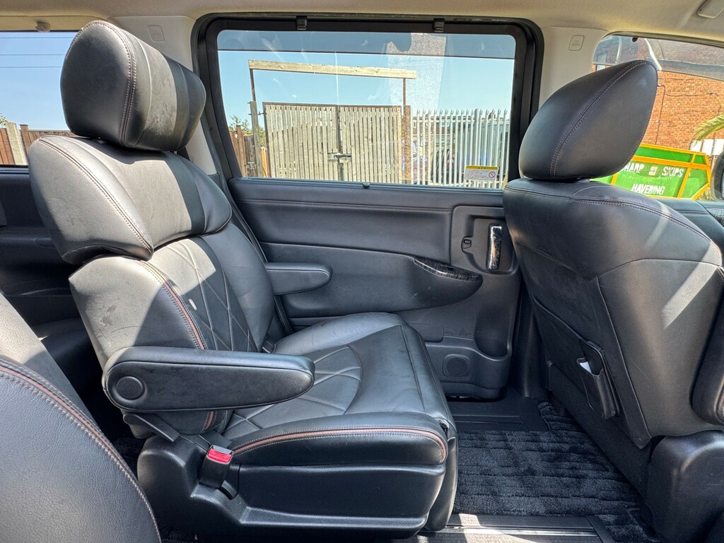 Nissan Elgrand 3.5 White #24