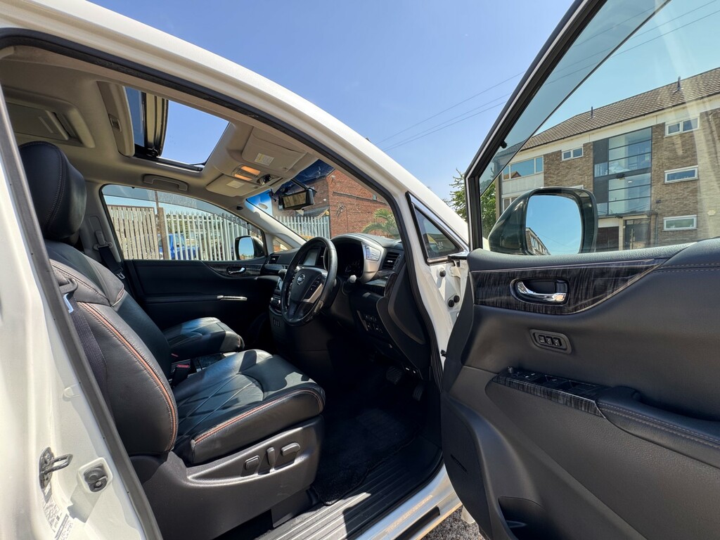 Nissan Elgrand 3.5 White #9