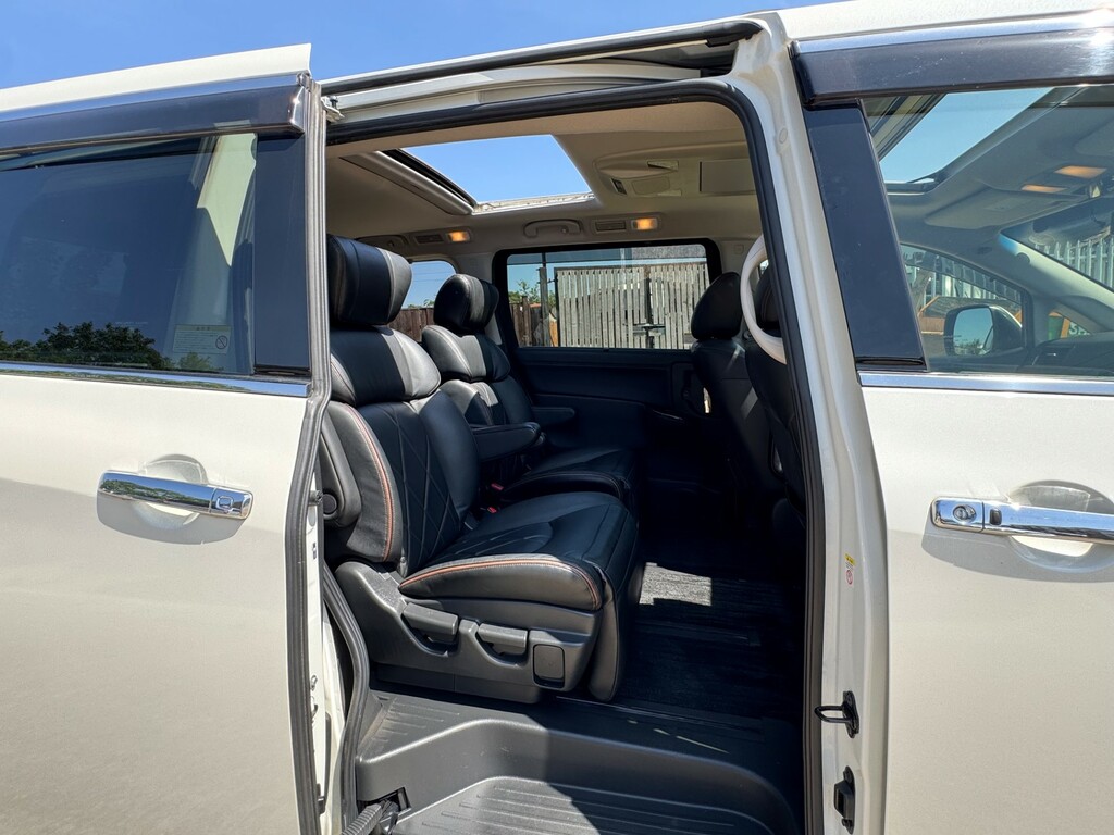 Nissan Elgrand 3.5 White #18