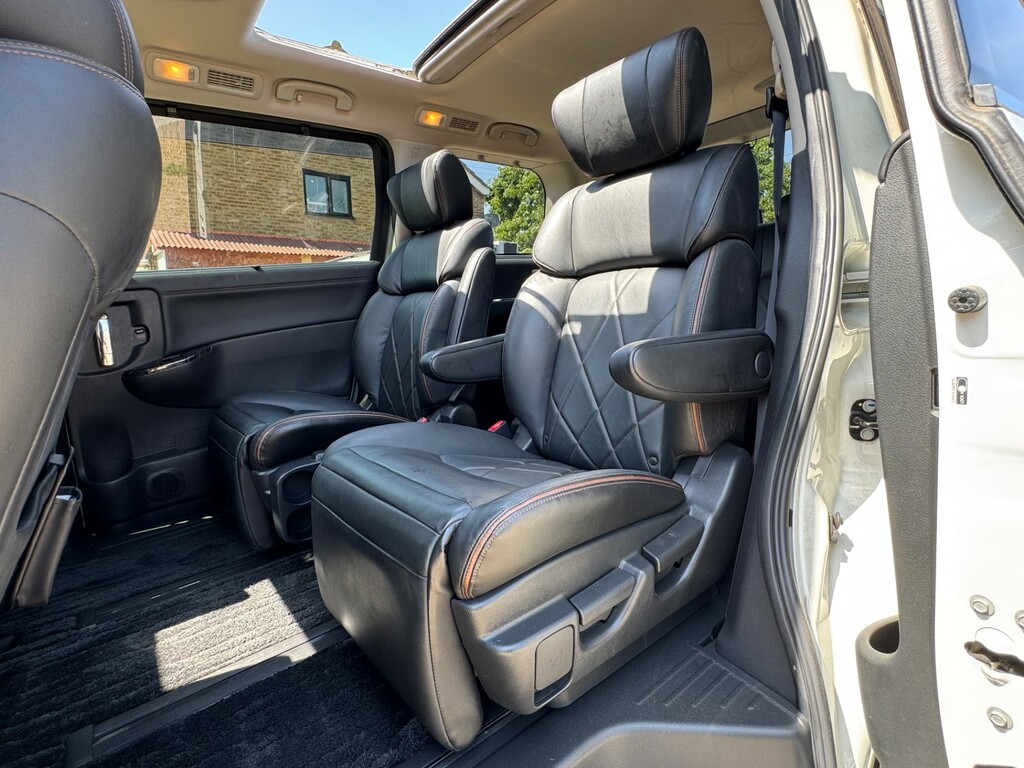 Nissan Elgrand 3.5 White #26