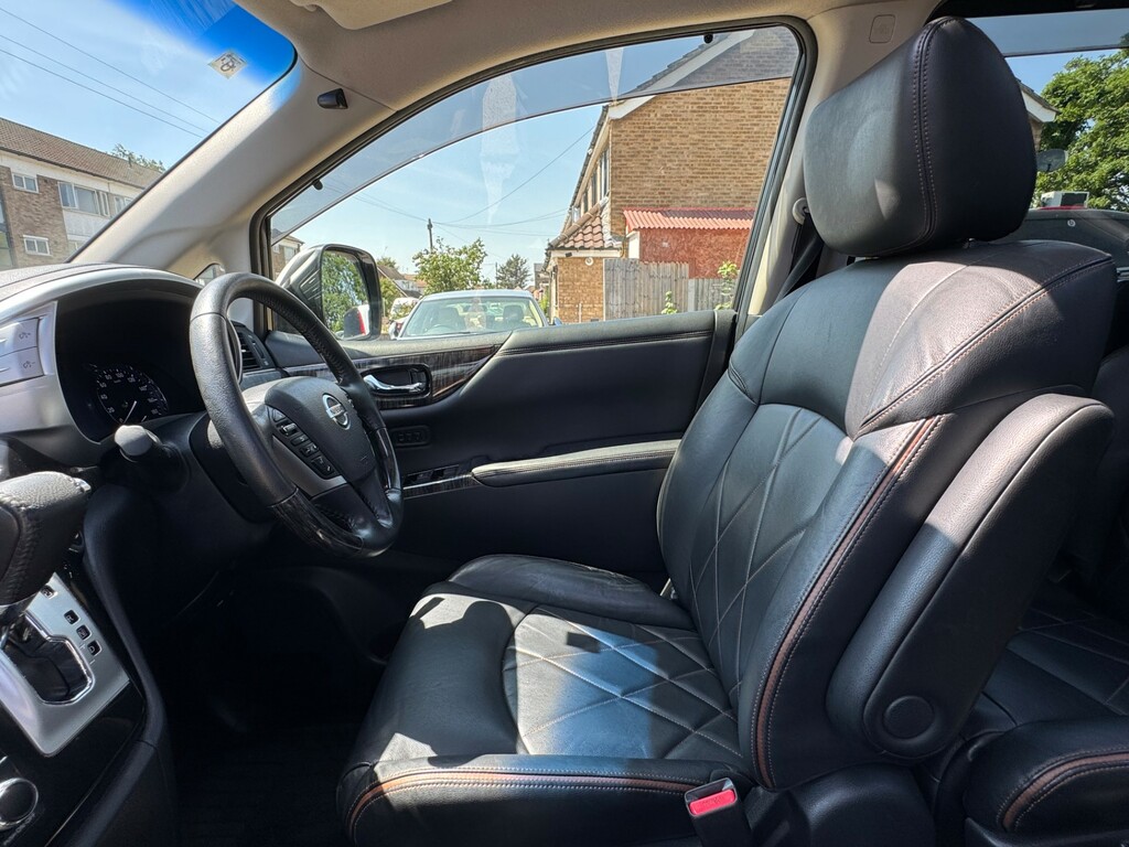 Nissan Elgrand 3.5 White #16