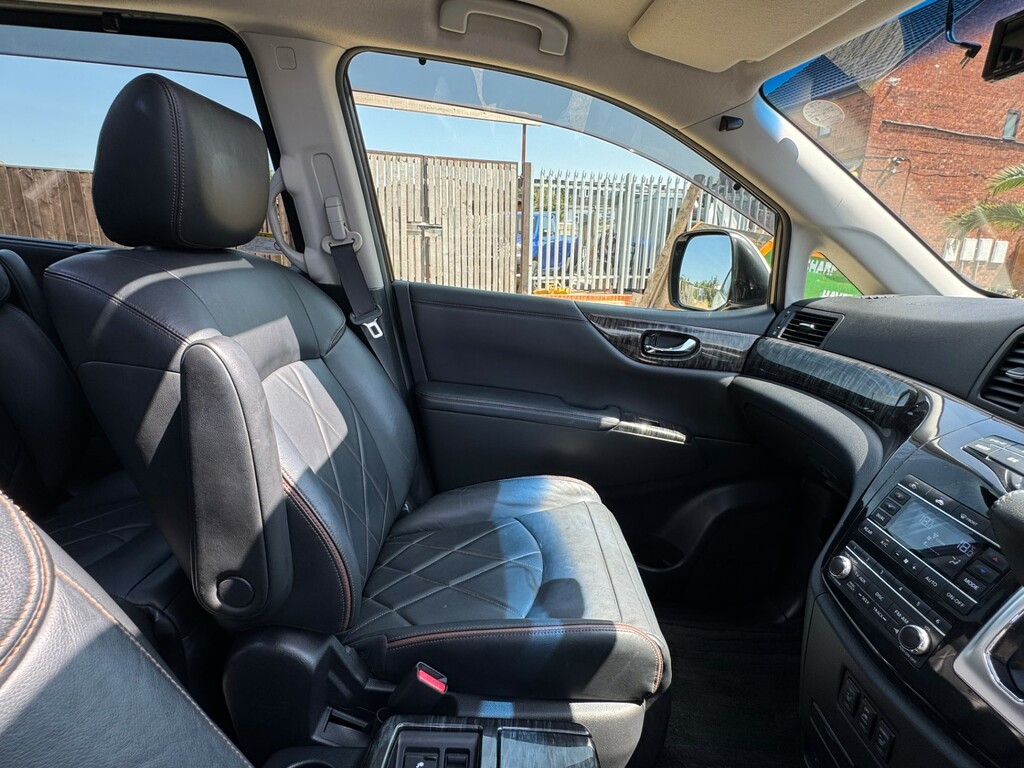 Nissan Elgrand 3.5 White #14