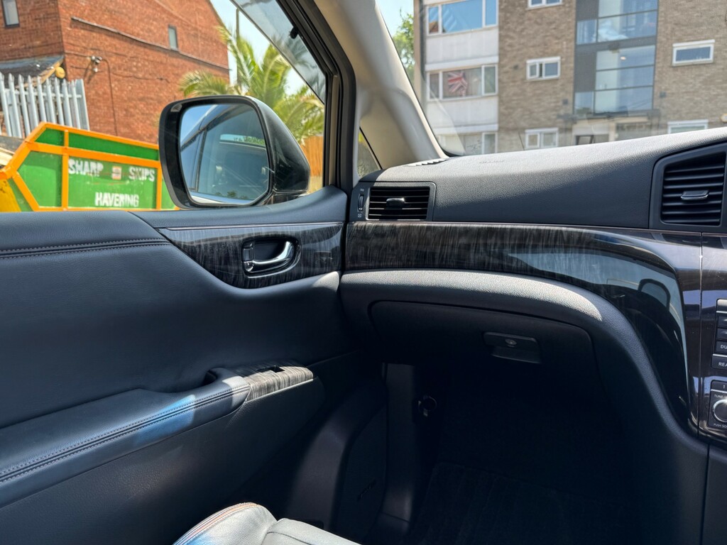 Nissan Elgrand 3.5 White #66