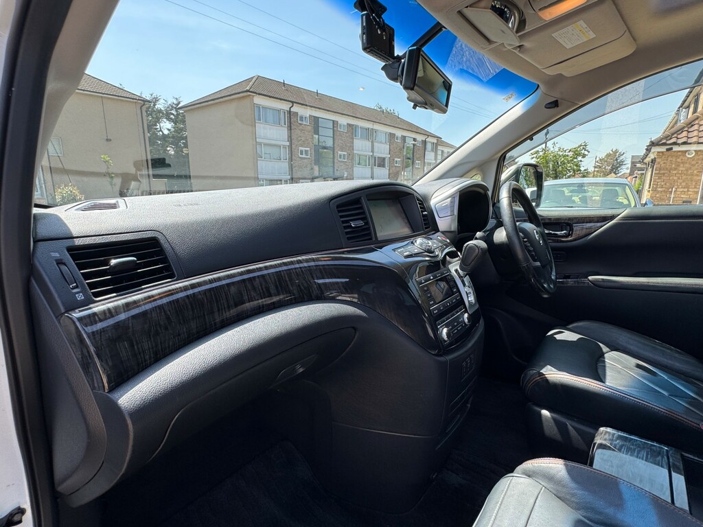 Nissan Elgrand 3.5 White #21
