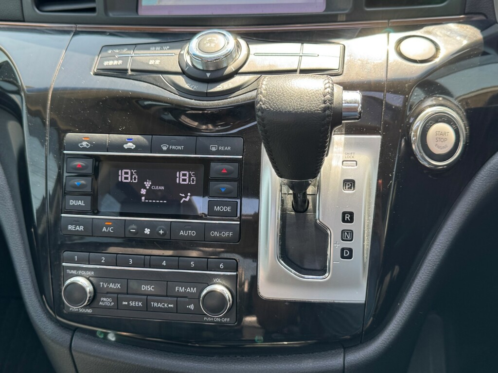 Nissan Elgrand 3.5 White #45