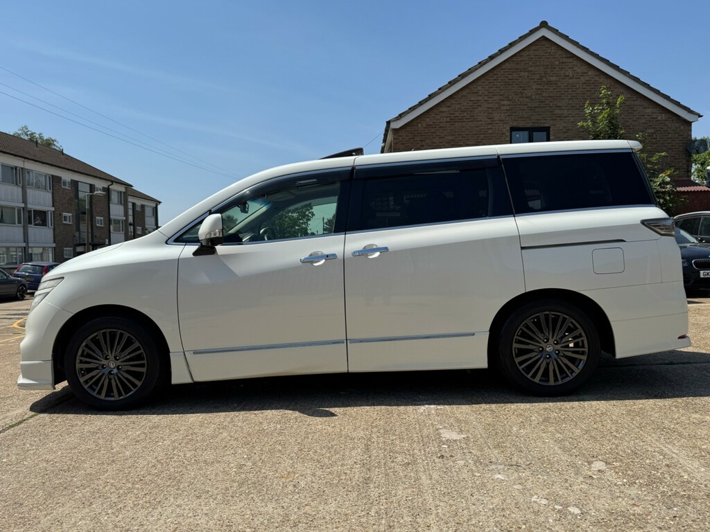 Nissan Elgrand 3.5 White #8
