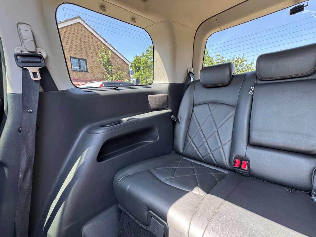 Nissan Elgrand 3.5 White #31