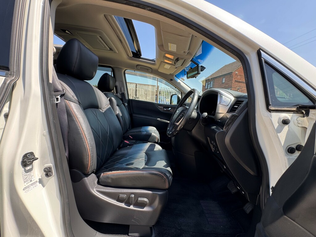 Nissan Elgrand 3.5 White #12