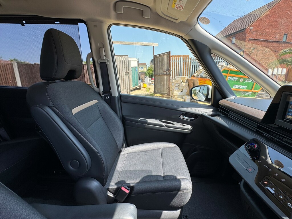 Nissan Serena 0L White #10