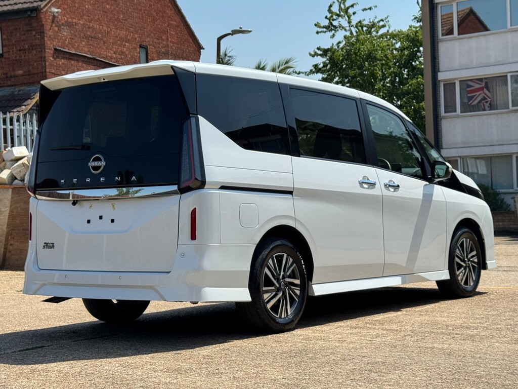 Nissan Serena Nissan Serena Highwaystar 2.0L White #6