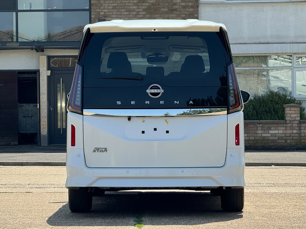 Nissan Serena Nissan Serena Highwaystar 2.0L White #5