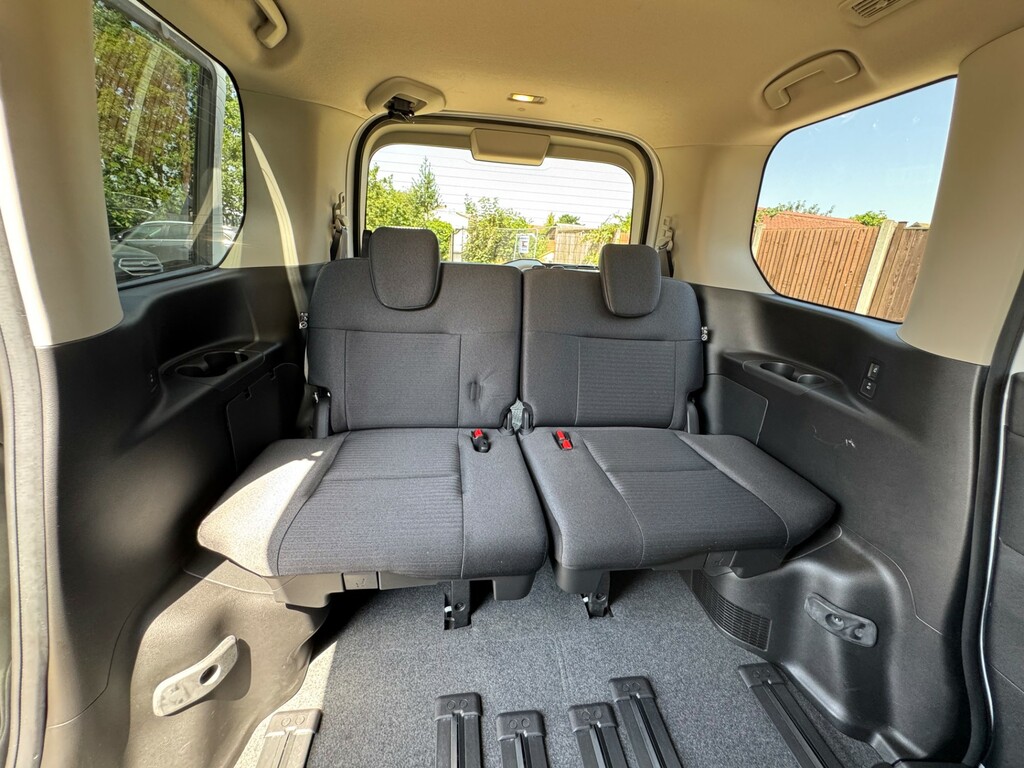 Nissan Serena 0L White #30