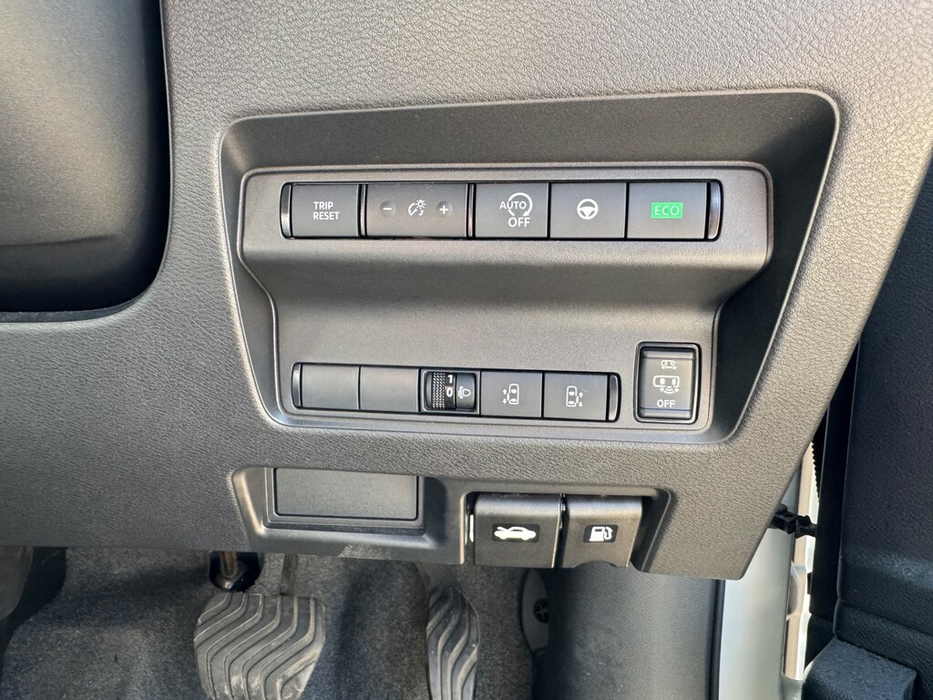 Nissan Serena 0L White #51