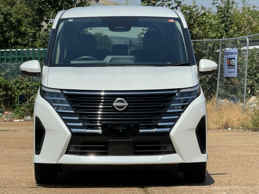 Nissan Serena Nissan Serena Highwaystar 2.0L White #2
