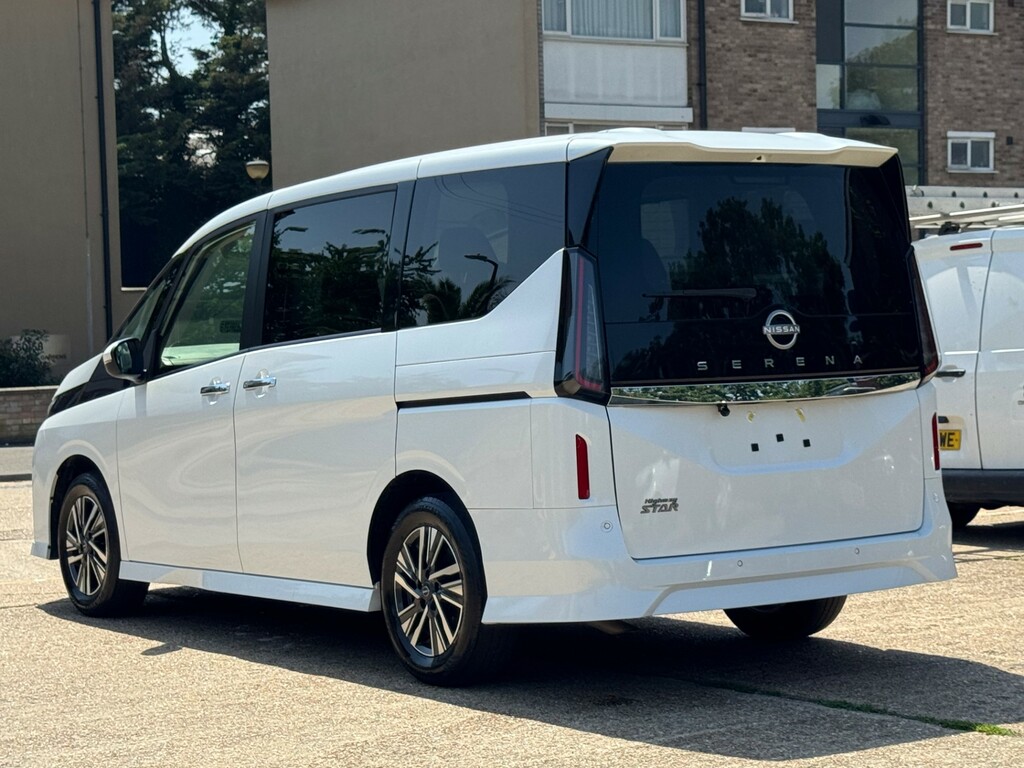 Nissan Serena Nissan Serena Highwaystar 2.0L White #4