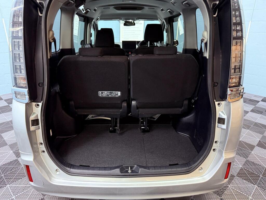 Toyota Noah Esquire Hybrid Black #87