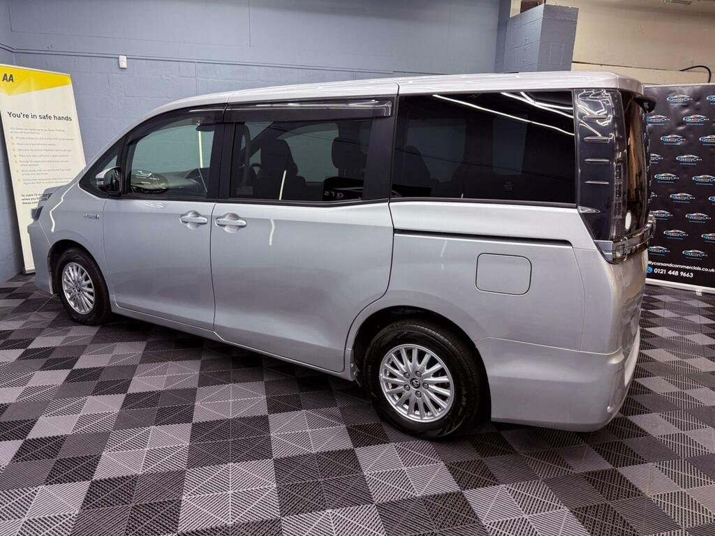 Toyota Noah Esquire Hybrid Black #103