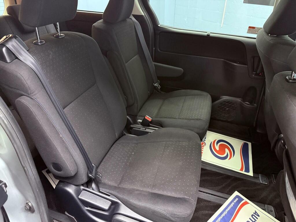 Toyota Noah Esquire Hybrid Black #42