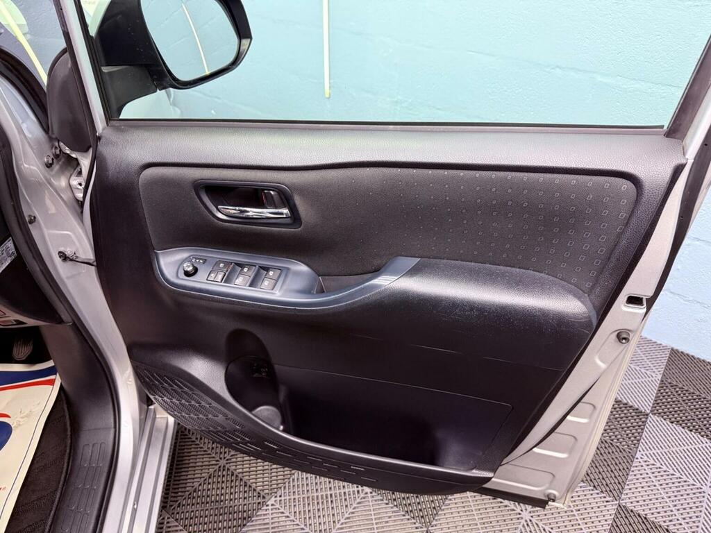 Toyota Noah Esquire Hybrid Black #98