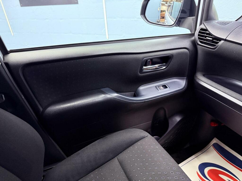 Toyota Noah Esquire Hybrid Black #66