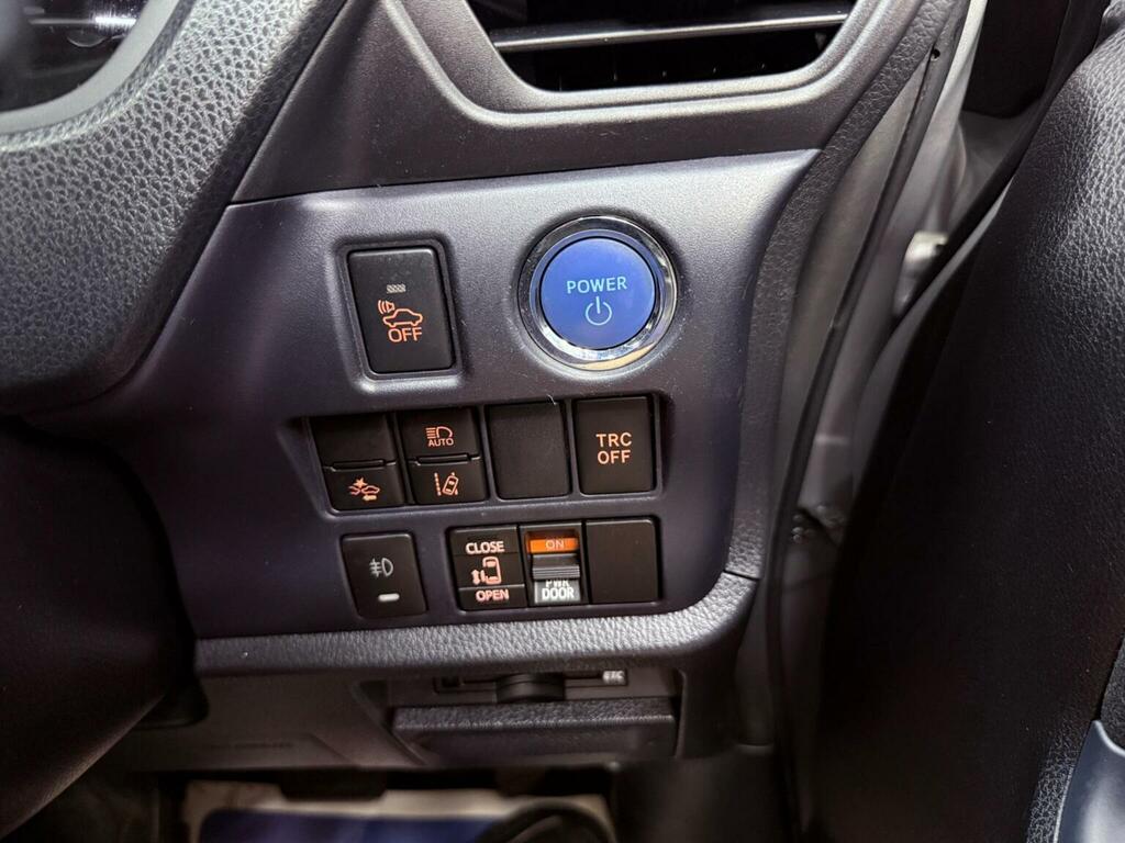 Toyota Noah Esquire Hybrid Black #20