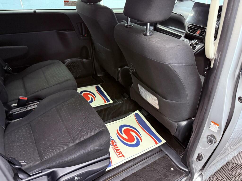 Toyota Noah Esquire Hybrid Black #93