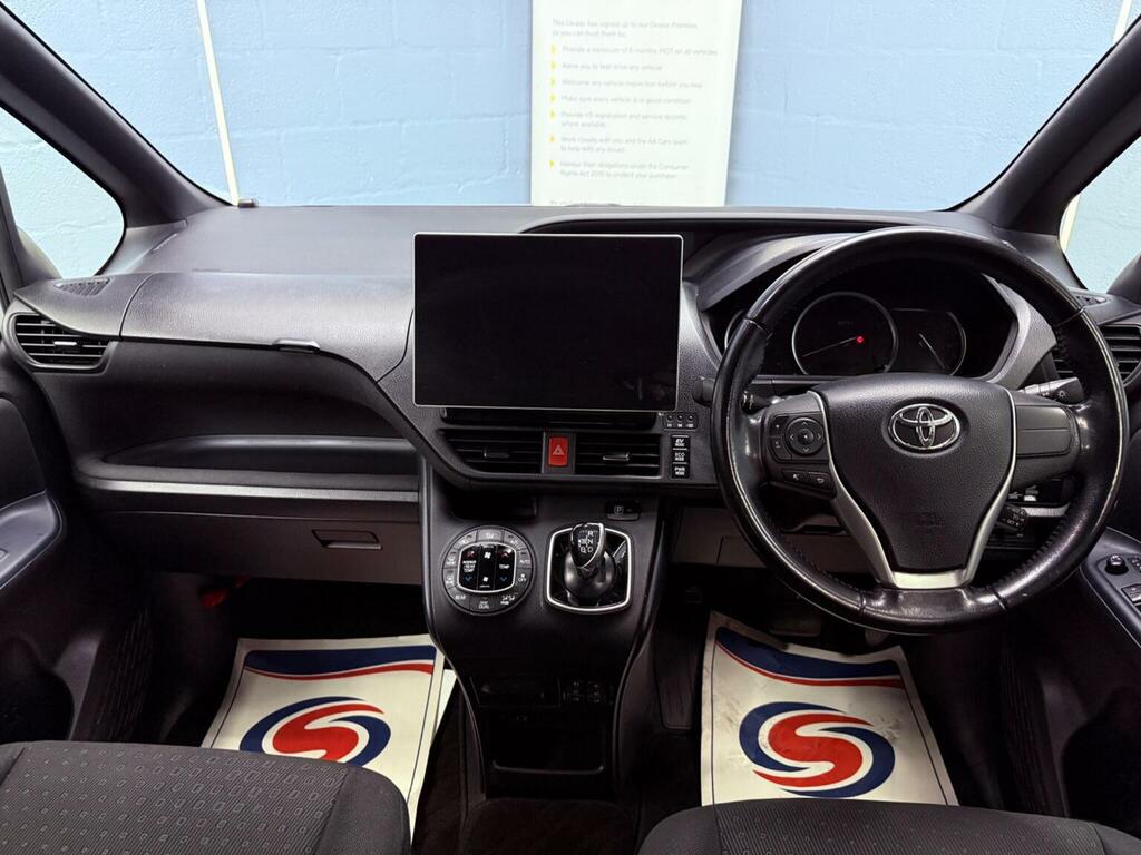 Toyota Noah Esquire Hybrid Black #40