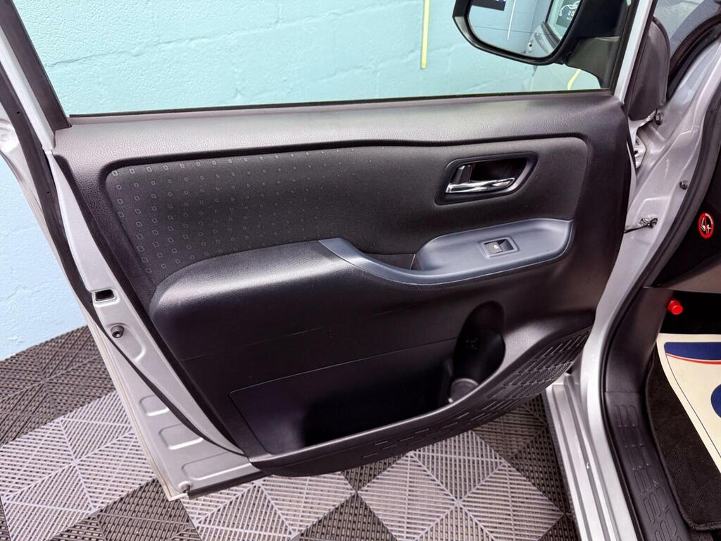 Toyota Noah Esquire Hybrid Black #78