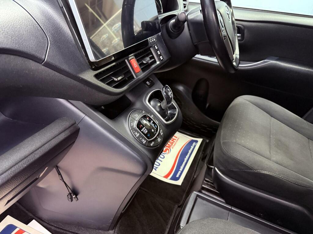 Toyota Noah Esquire Hybrid Black #80