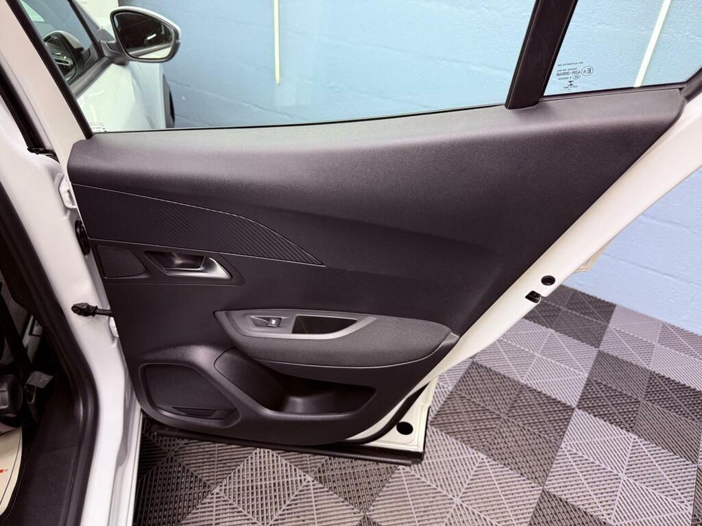 Peugeot 2008 Puretech Gt Premium Suv White #49