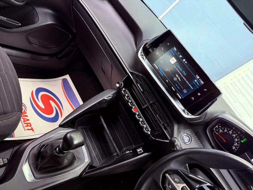 Peugeot 2008 Puretech Gt Premium Suv White #88