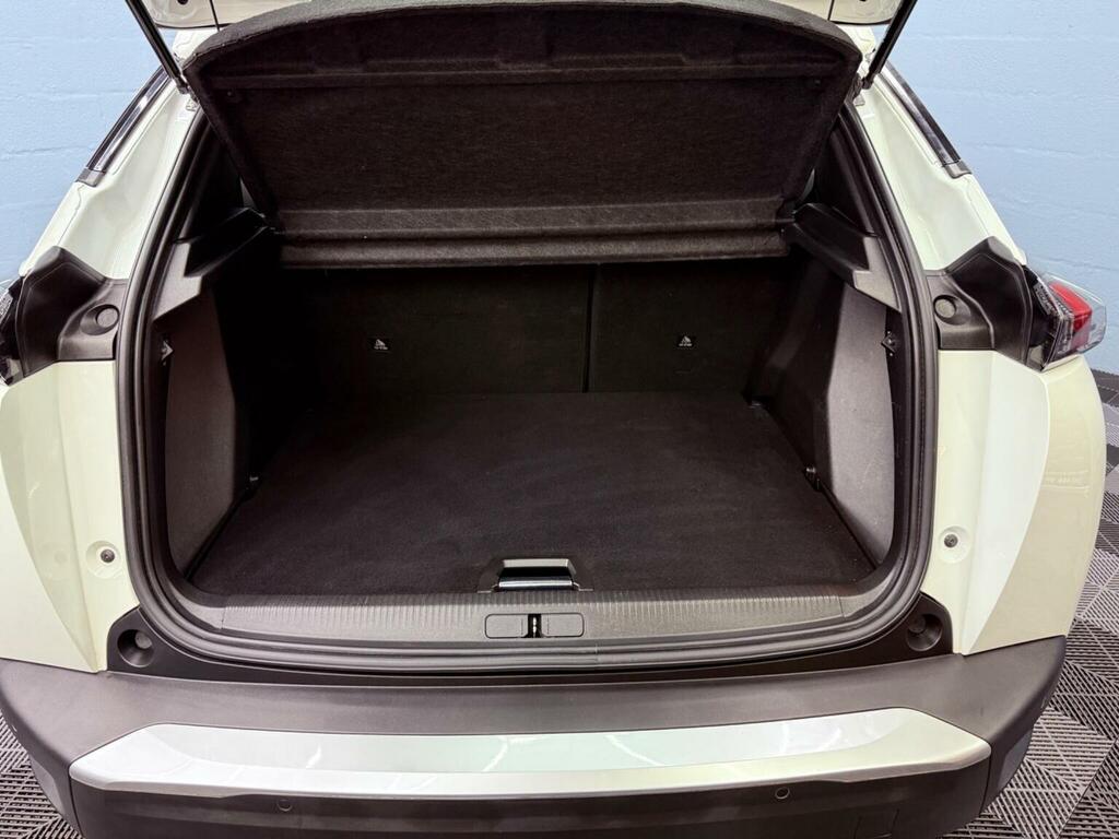 Peugeot 2008 Puretech Gt Premium Suv White #108