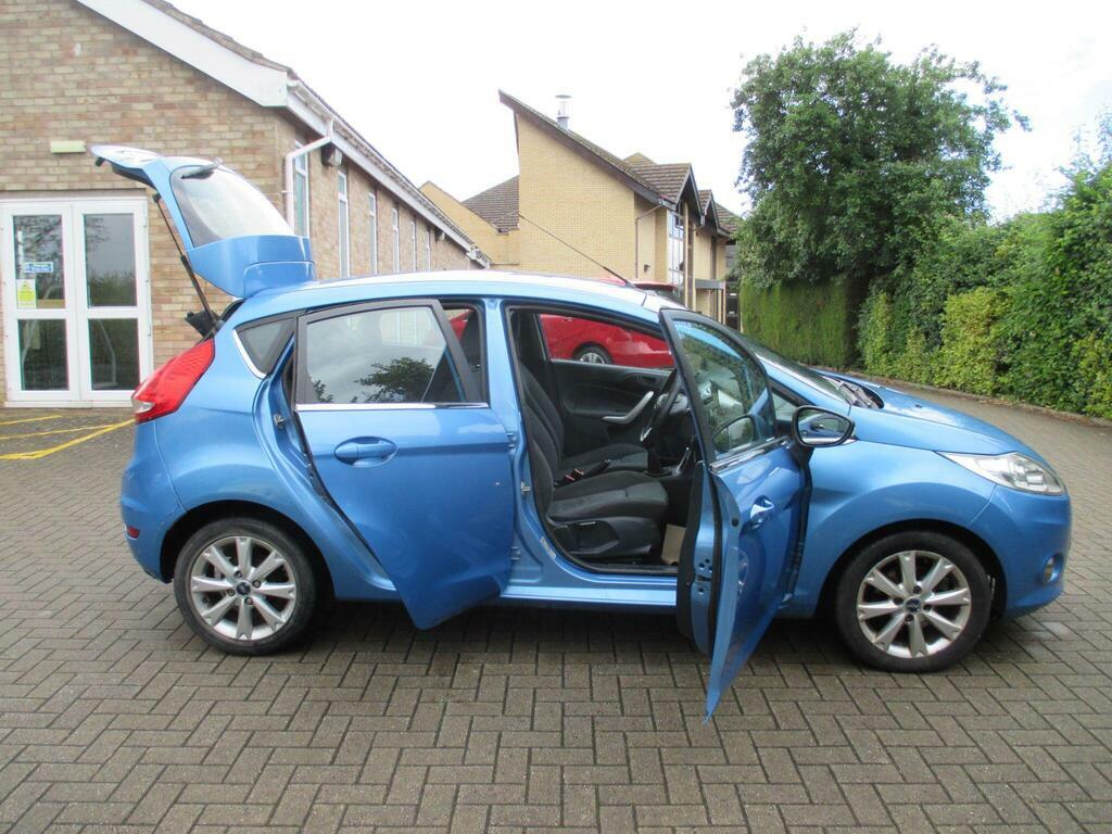 Ford Fiesta 1.25 Zetec 82 Black #9