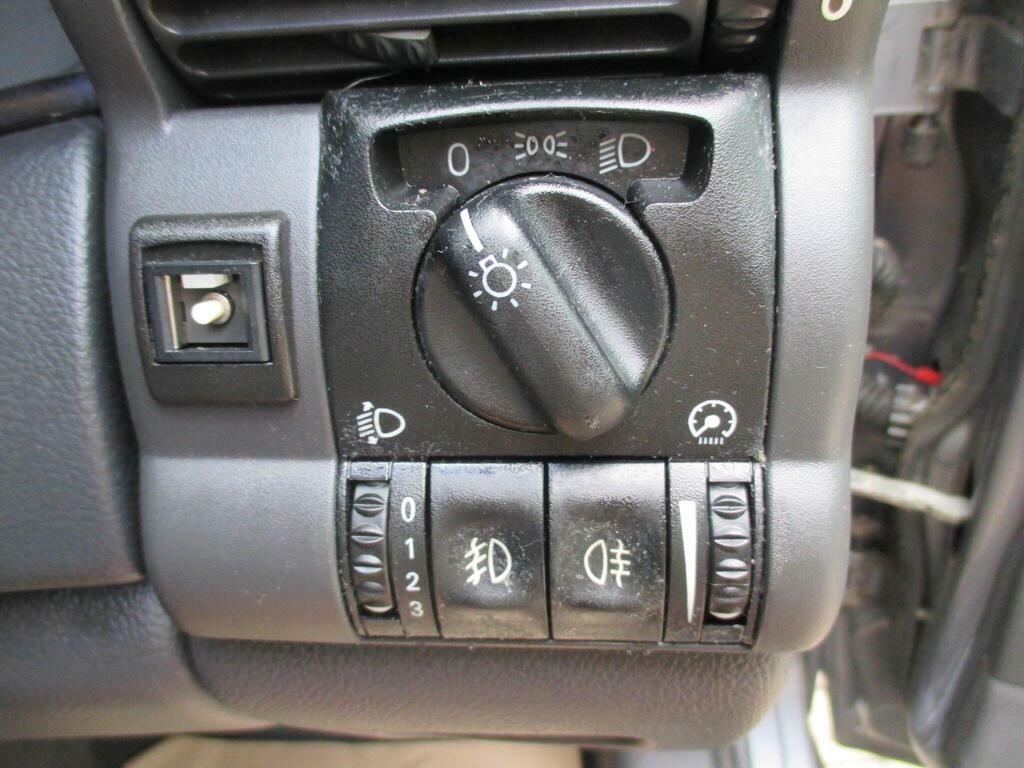 Vauxhall Omega 2.2L Cd 16V Gold #36