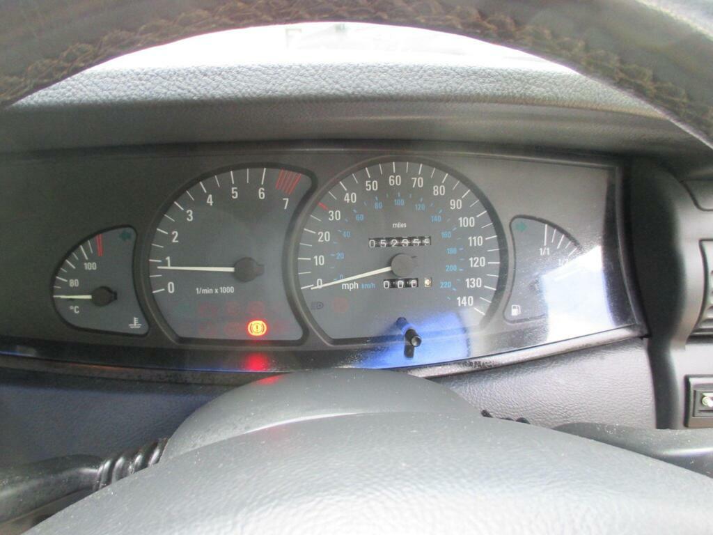 Vauxhall Omega 2.2L Cd 16V Gold #17