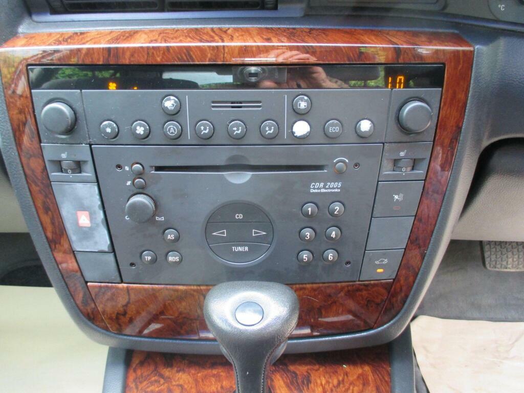 Vauxhall Omega 2.2L Cd 16V Gold #18