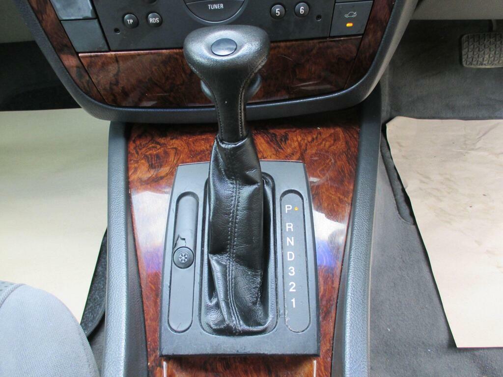 Vauxhall Omega 2.2L Cd 16V Gold #19