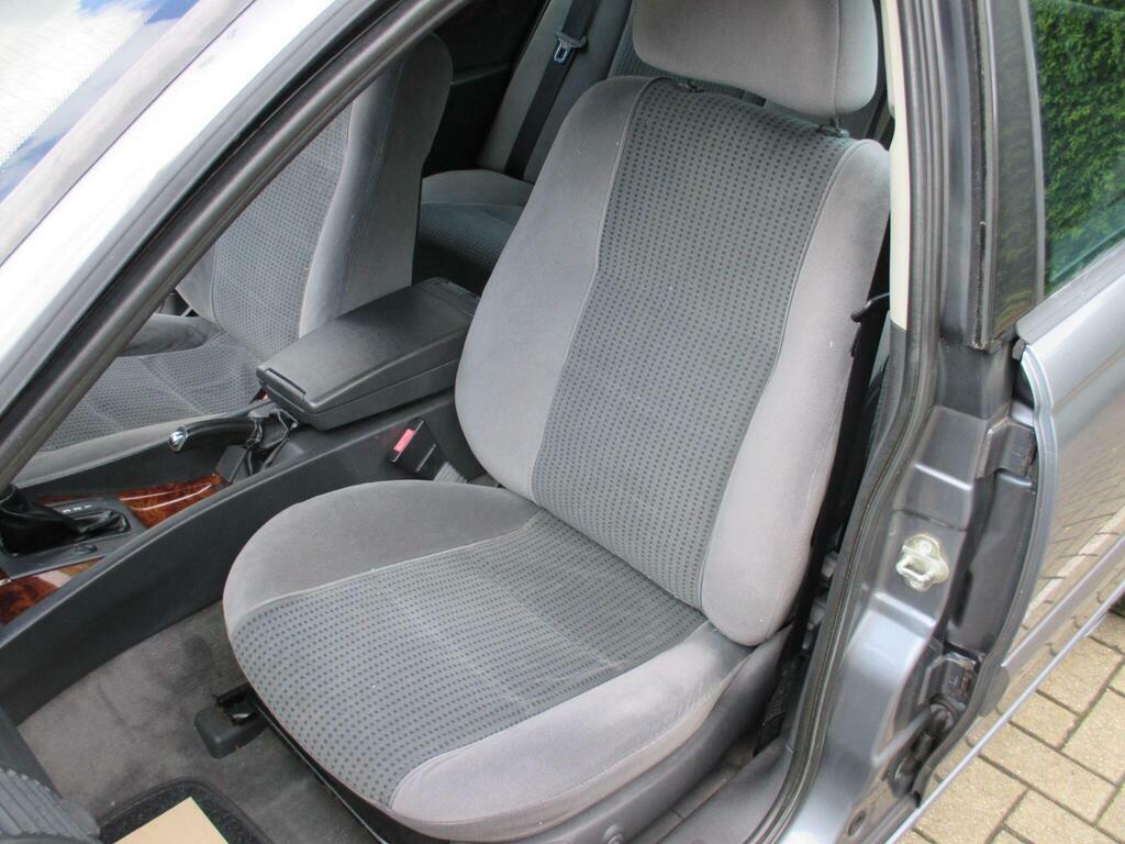 Vauxhall Omega 2.2L Cd 16V Gold #22