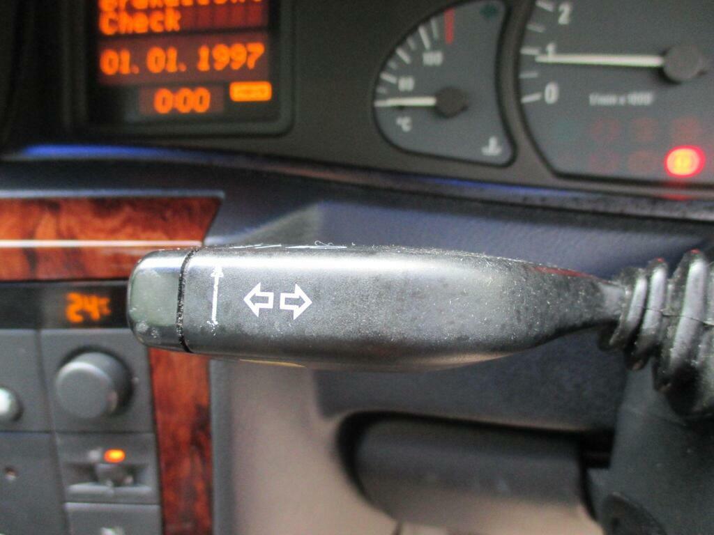 Vauxhall Omega 2.2L Cd 16V Gold #32